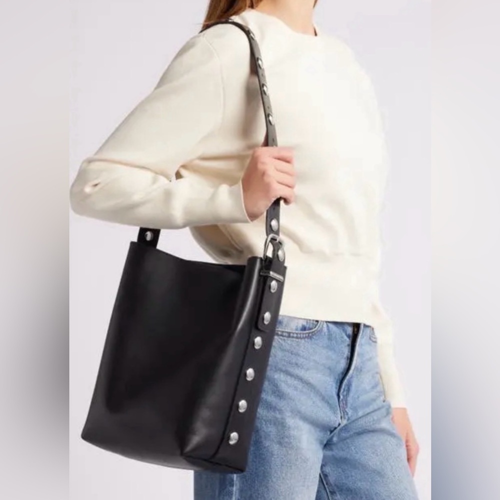 Madewell The Essential Medium Bucket Tote in Studded Leather - True Black